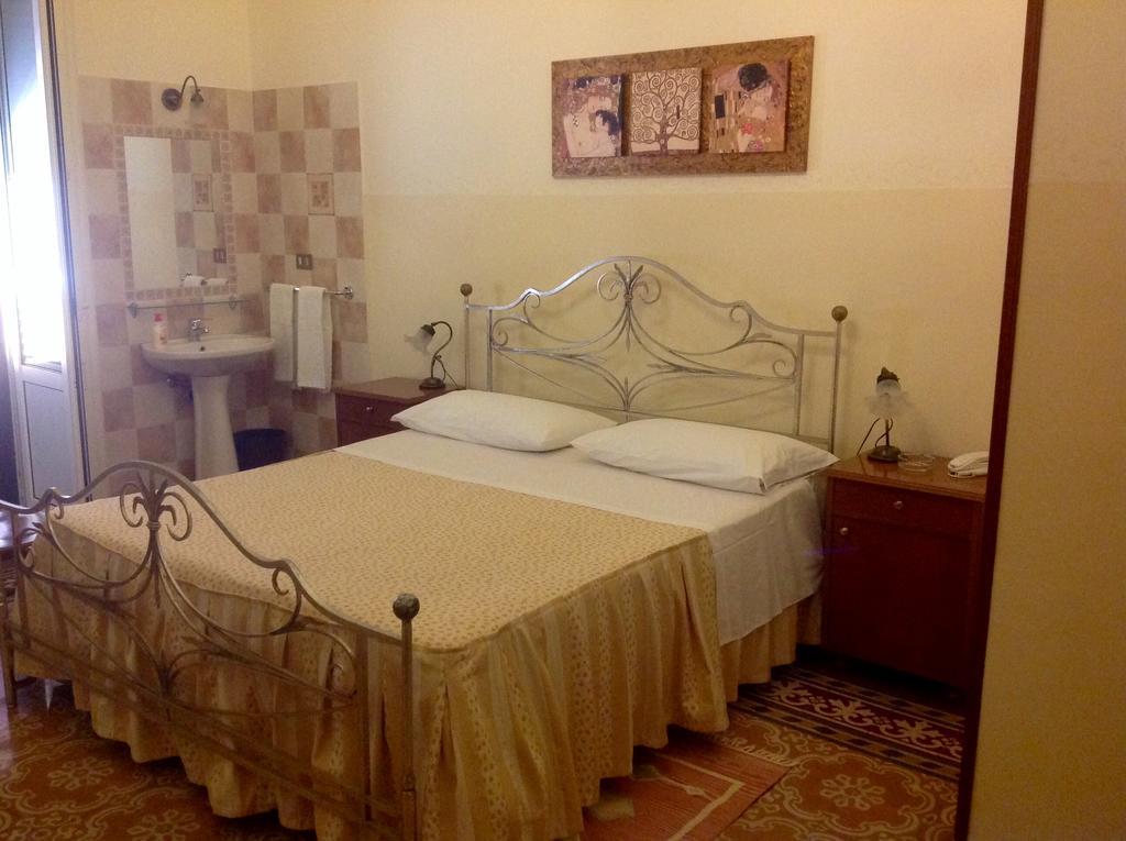 Albergo Cavour Palermo Luaran gambar