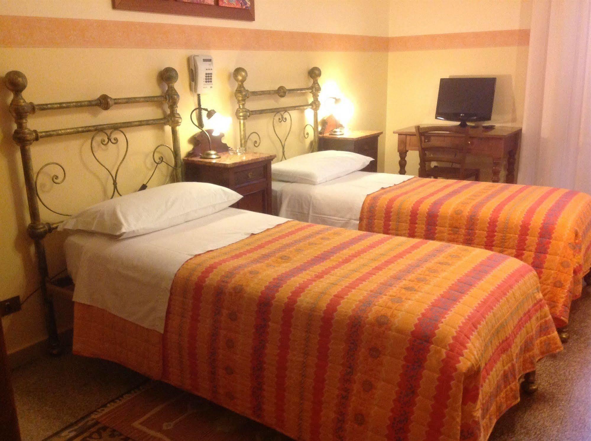 Albergo Cavour Palermo Luaran gambar