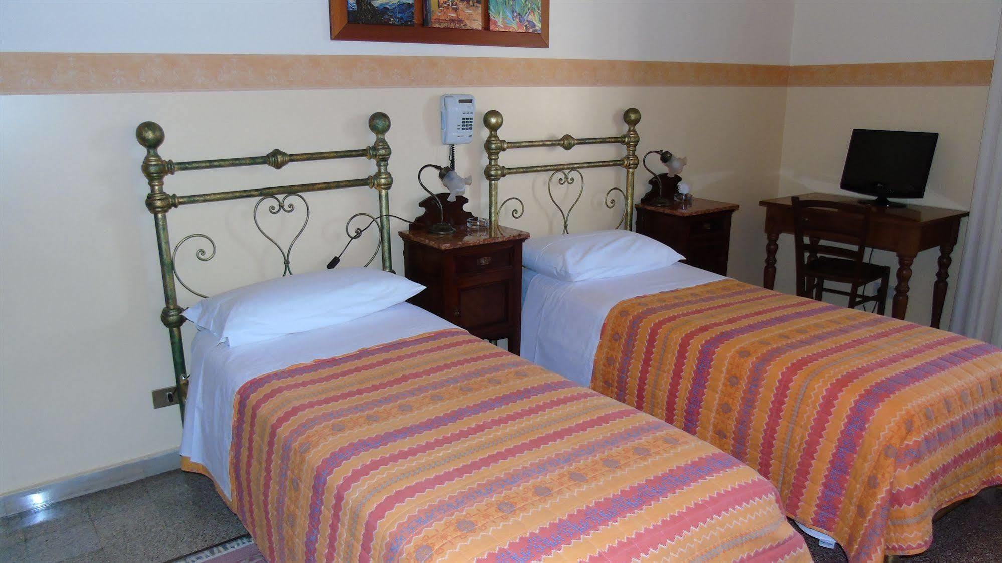 Albergo Cavour Palermo Luaran gambar